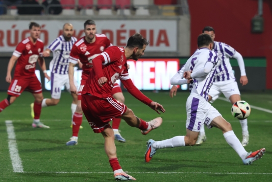 Átlövés, centerezés és cselsorozat