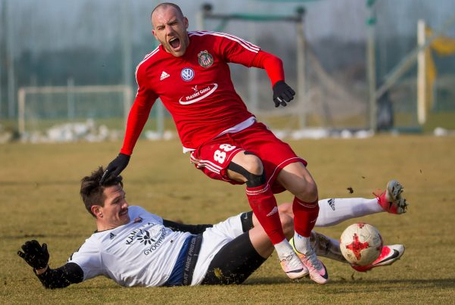 Együtt is kell kimászniuk a gödörből