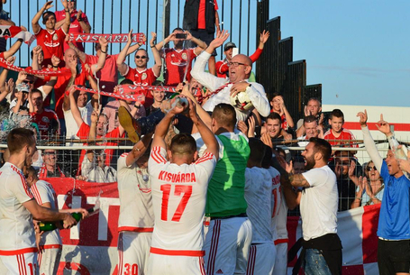 Hajnalig ünnepeltek a Kisvárdai labdarúgók és a szurkolók - Videó