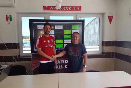 Görög belső védő is a csapatban