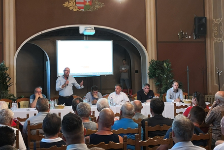 Szurkolói ankét a Bessenyei-gimnázium dísztermében