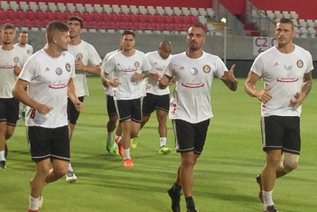 Edzés a meccs színhelyén és időpontjában