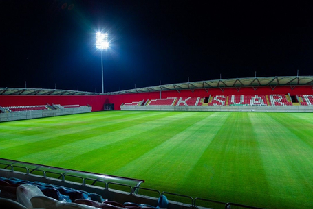 Jegyárusítás nyolctól háromig