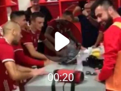 Győzelmi mámor az öltözőben 