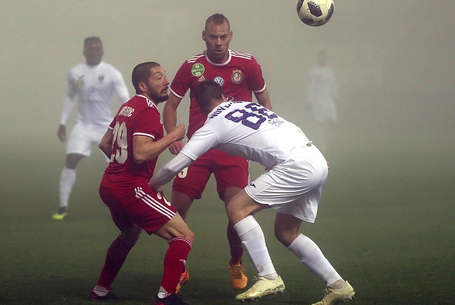 Köd előtte, köd mögötte