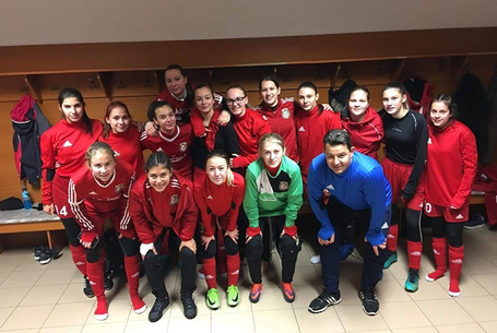 Hó- és gólzápor a lányok meccsén