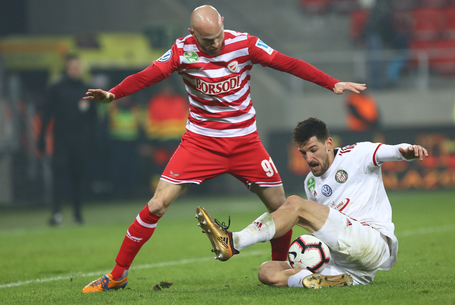 Egyre nagyobb görög sorozat