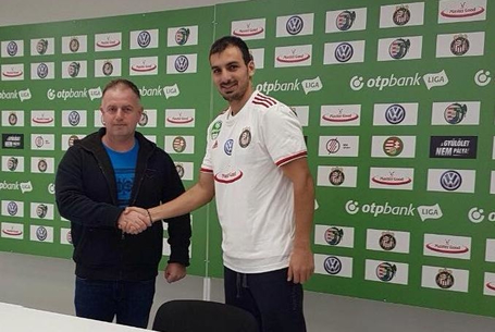 Aláírás után az edzőtáborba