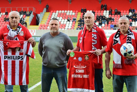 Elkelt a mez és a labda is