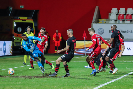 Ketten is kétezer perc felett