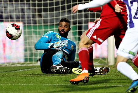 Zsinórban ezer perc felett