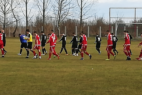 Itthon játszik, aki játszik