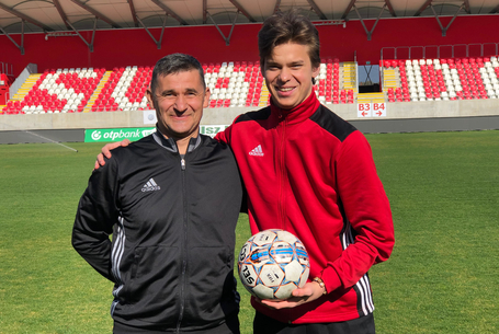 Kinyílik az ablak, ha lehúzza a rolót