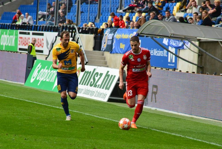 Ketten is az első négyben