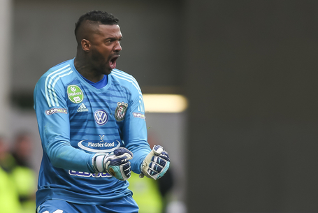 Dobogón a gól, élen a védés