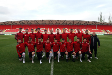 Bombaerős csapatok között