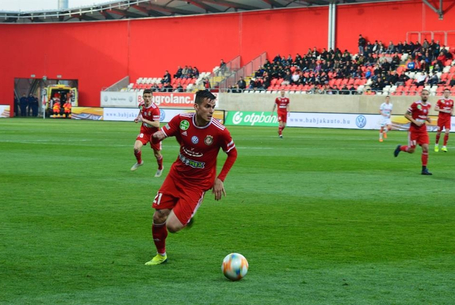 Egy a feladat: bennmaradni!