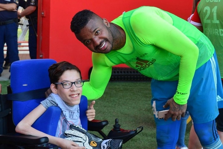 Kesztyűt kapott a kedvencétől