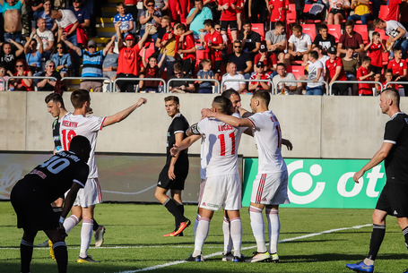 Dobogón tavasszal és idegenben