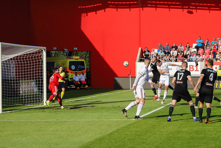 Dobogón a gól és a védés