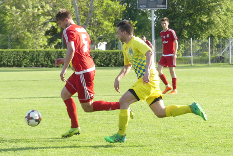 Előbb az ezüstérmes, majd a címvédő