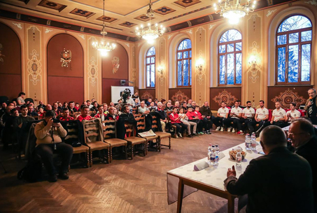 Szurkolói ankét csütörtökön