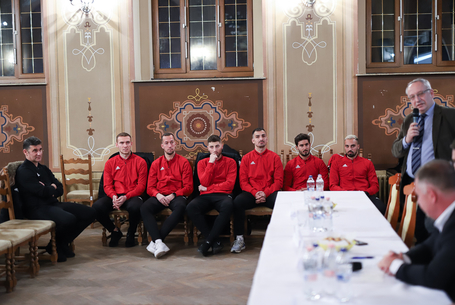 Ankét, majd bajnoki