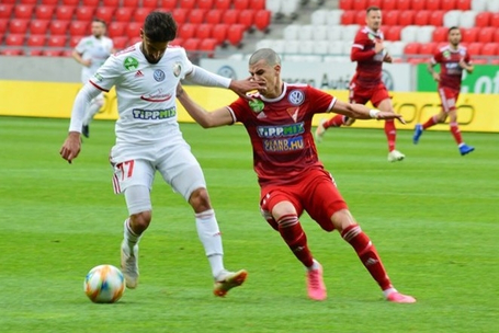 Eddig kettő egy ide