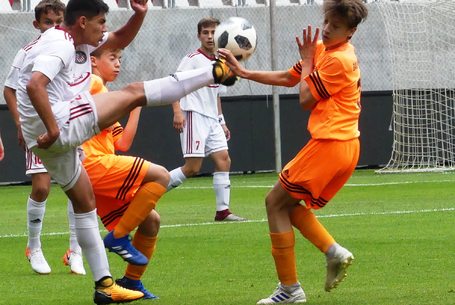 Hazai premier – a stadionban is