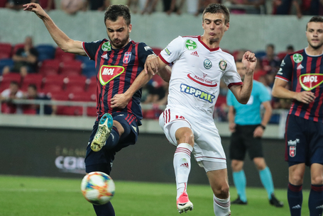 Hátvédről védőre szállt az elsőség