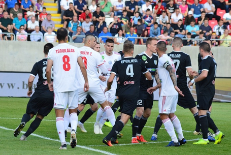 Szeptemberben csak egyszer itthon