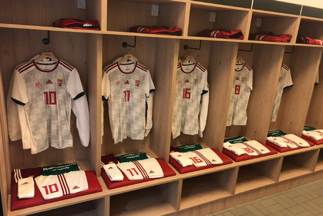 Ballábasként a jobb oldalon