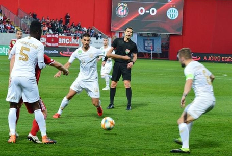 Idegenben először vezet