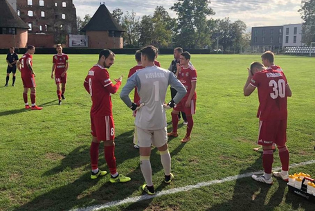 Közel a ponthoz a listavezető ellen