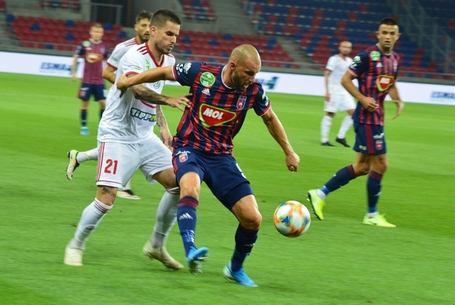 Nem érkezik üres kézzel