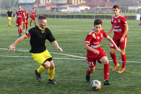 Zsinórban a harmadik