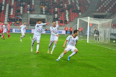 Helyzet helyzet hátán 