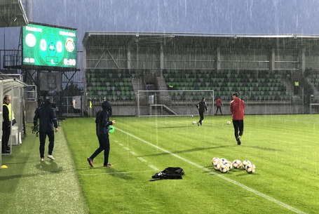 Esős meccs lesz Pakson