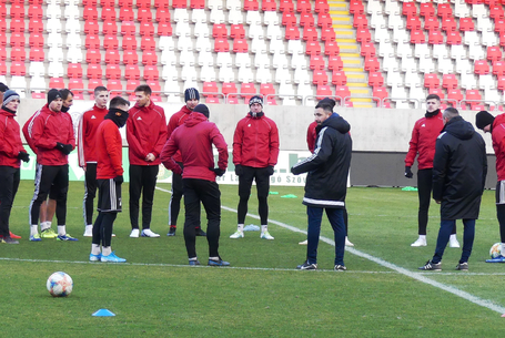 Itthon folytatódik a munka