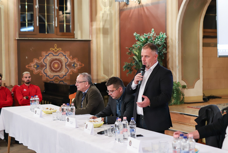 Várjuk a kérdéseket is