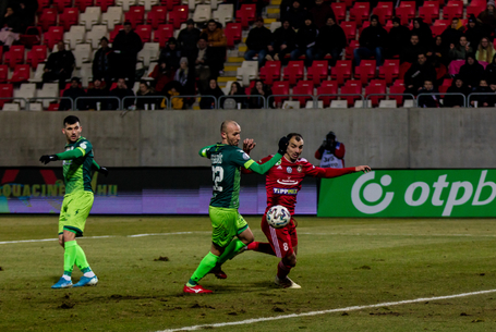 Marad a támadó felfogás