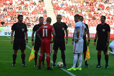 Hatodszor, de először Várdán