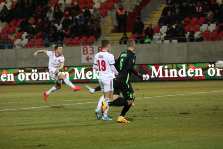 Türelmesen, mégis rámenősen