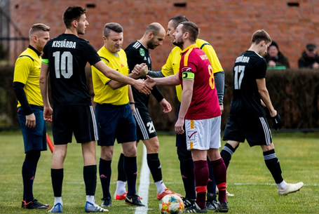 Büszkén viseli a karszalagot