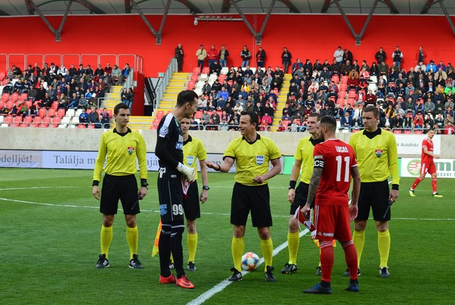 Közel egy év után vezet nekünk