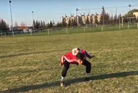 A nyakon megállított labda