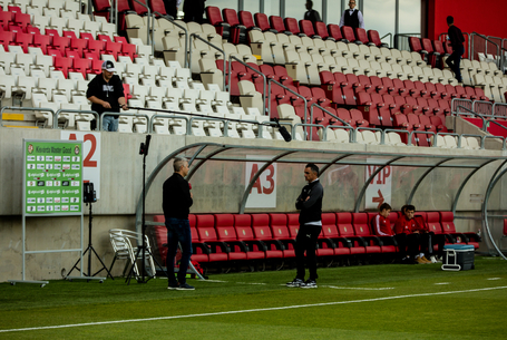 Újabb legyőzött ellenfél edzője távozik