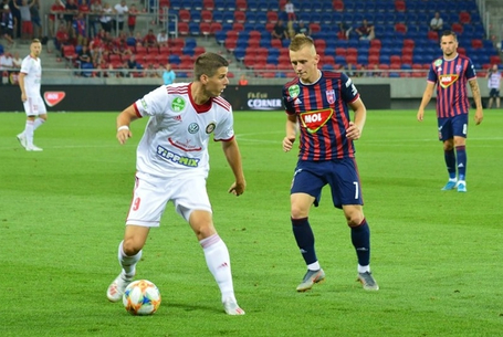 Bravúr lenne eljutni a harmadikig