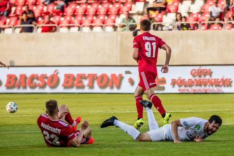 Most sem úsztuk meg piros nélkül