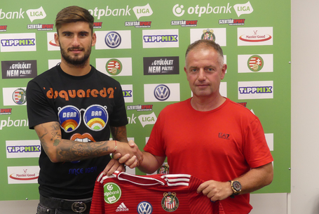 Aláírt és átköltözött